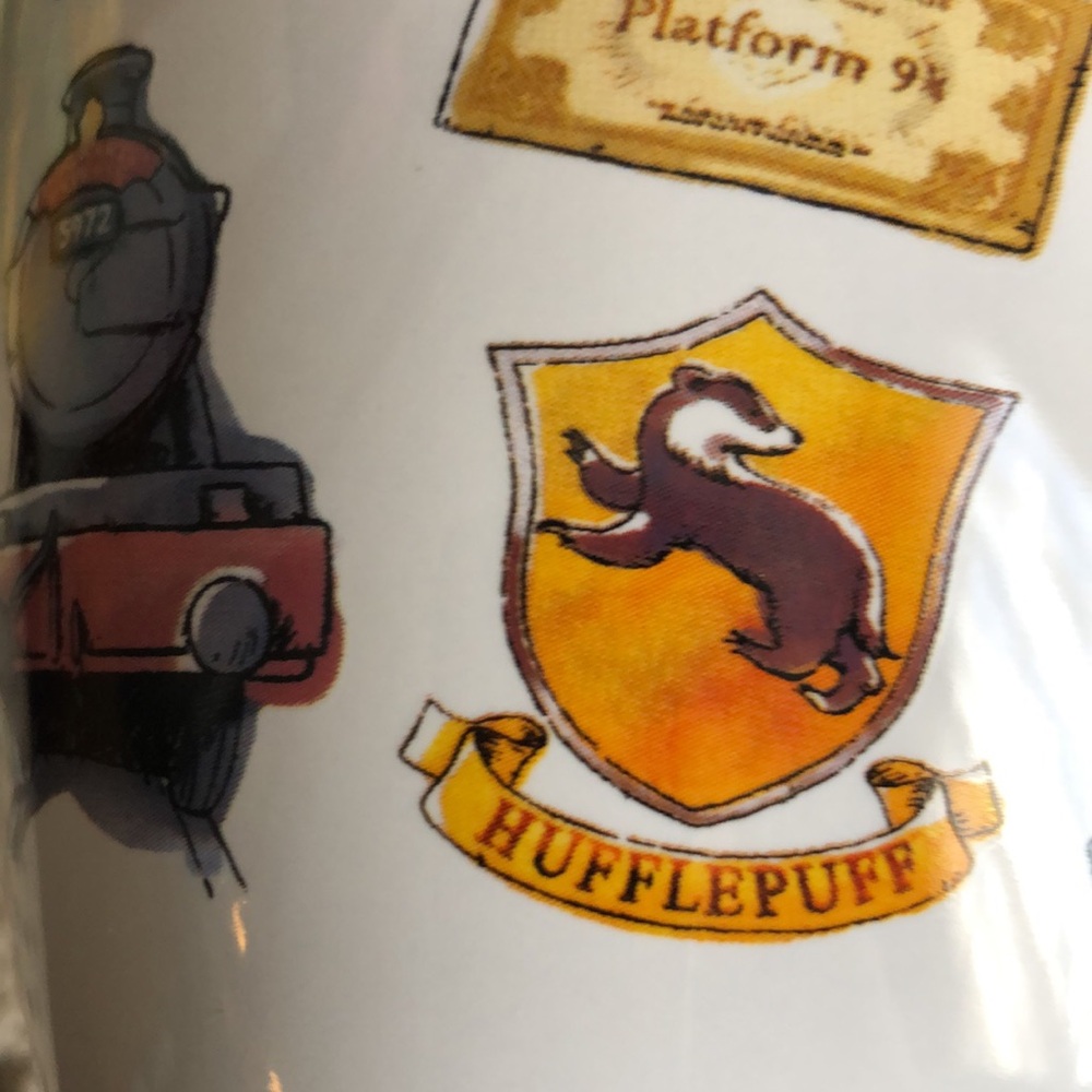Harry Potter HOGWARTS Mug - Picture 4 of 9